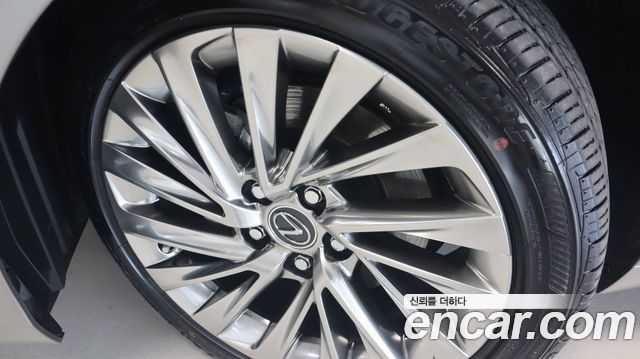 Lexus ES 300h 7-го поколения Executive - фото 4
