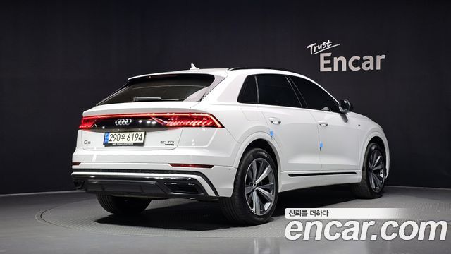 Audi Q8 50 TDI Quattro Premium - фото 1