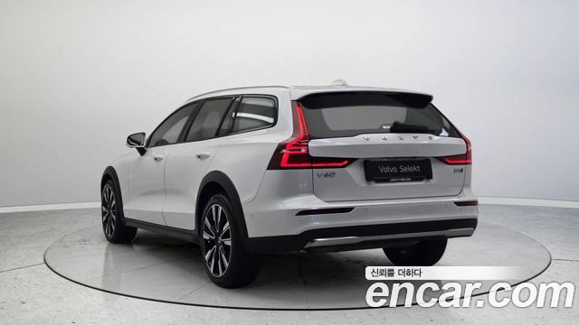 Volvo V60 Cross Country 2-го поколения B5 Ultimate AWD - фото 1