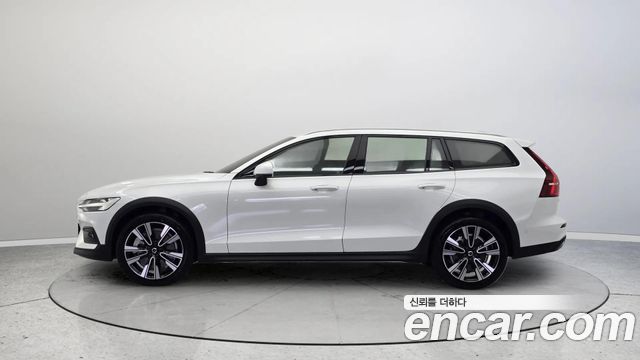 Volvo V60 Cross Country 2-го поколения B5 Ultimate AWD - фото 2