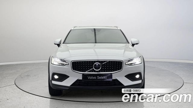 Volvo V60 Cross Country 2-го поколения B5 Ultimate AWD - фото 3