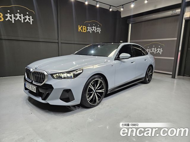 BMW 5 Series G60 530i xDrive M Sport - фото 0