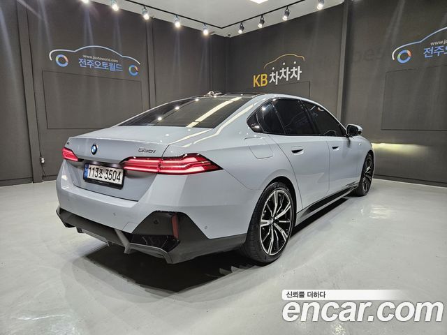 BMW 5 Series G60 530i xDrive M Sport - фото 1