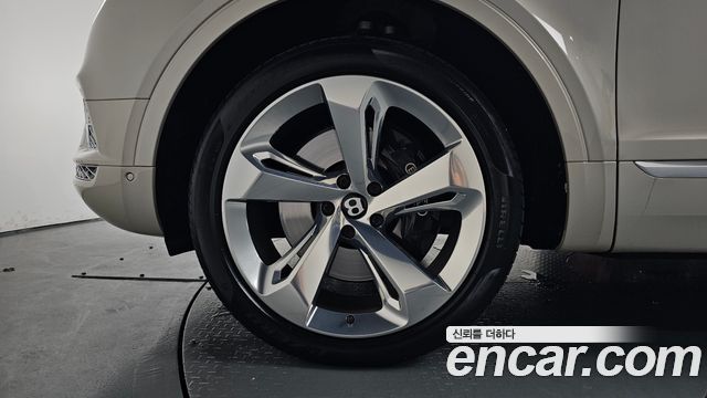 Bentley Bentayga 6.0 W12 - фото 3