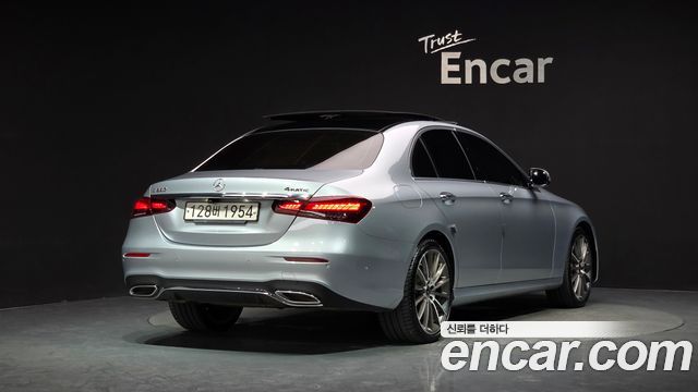 Mercedes-Benz E-Class W213 E350 4MATIC AMG Line - фото 1
