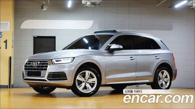 Audi Q5 FY 45 TFSI Quattro Premium - фото 0