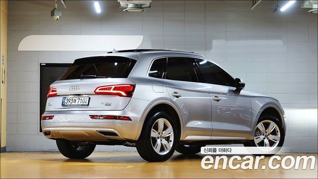 Audi Q5 FY 45 TFSI Quattro Premium - фото 1