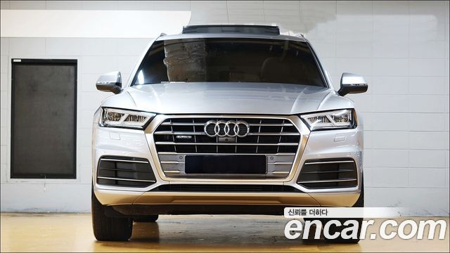 Audi Q5 FY 45 TFSI Quattro Premium - фото 2