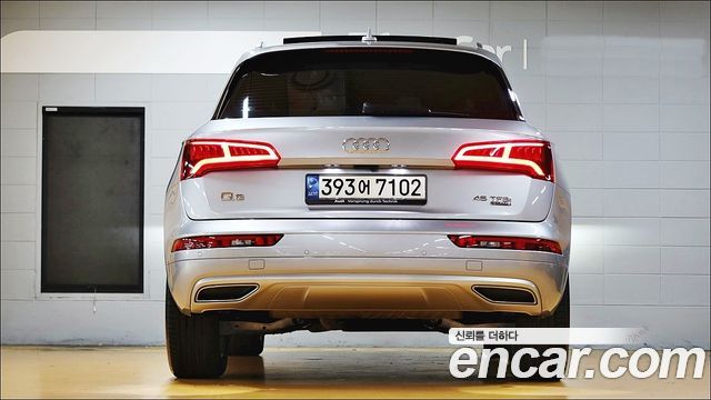 Audi Q5 FY 45 TFSI Quattro Premium - фото 3