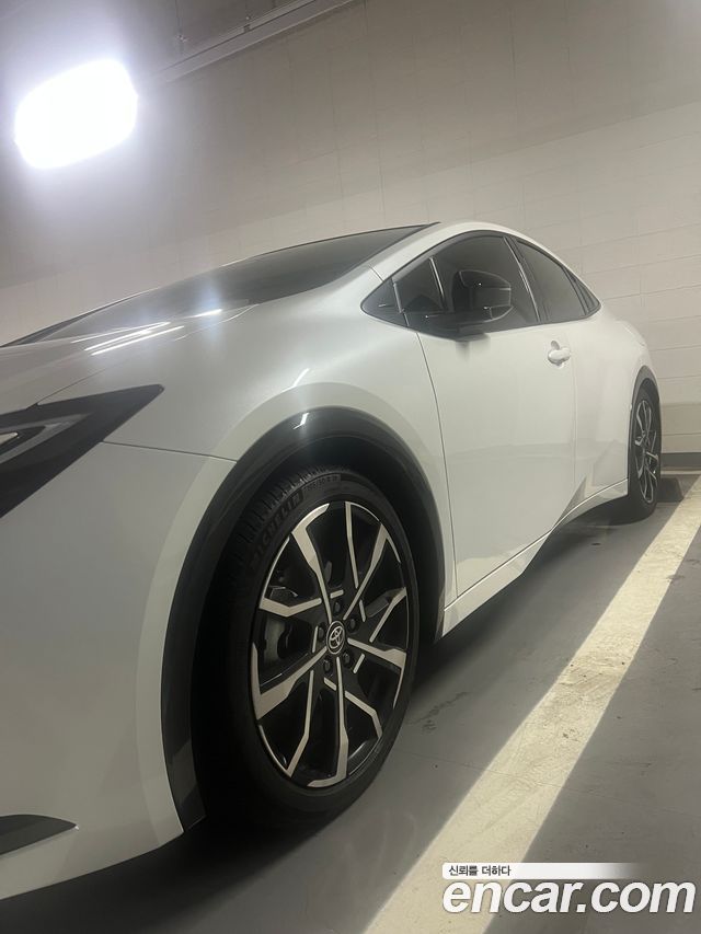 Toyota Prius 5-го поколения 2.0 PHEV XSE - фото 0
