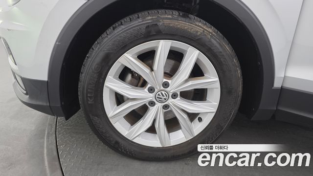 Volkswagen Tiguan 2-го поколения 2.0 TDI Premium - фото 4