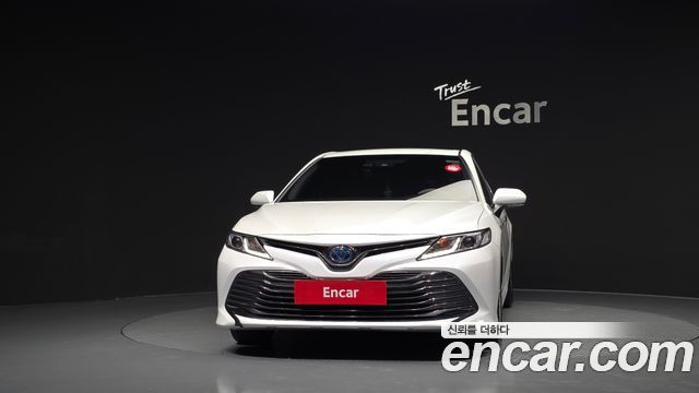 Toyota Camry XV70 2.5 LE Hybrid - фото 2
