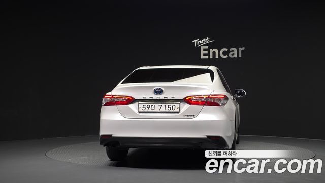 Toyota Camry XV70 2.5 LE Hybrid - фото 3