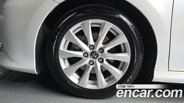Toyota Camry XV70 2.5 LE Hybrid - фото 4