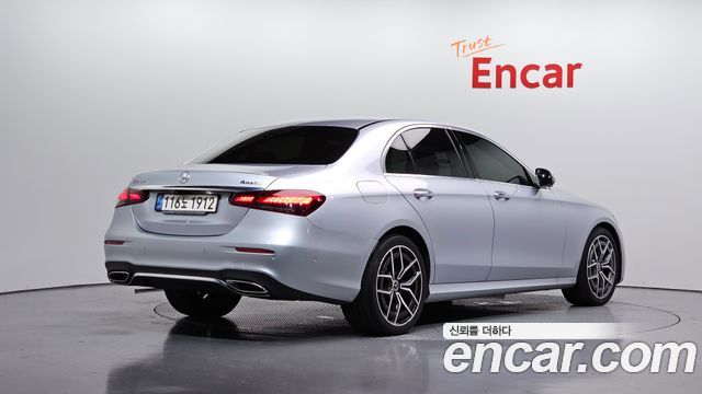 Mercedes-Benz E-Class W213 E220d 4MATIC AMG Line - фото 1