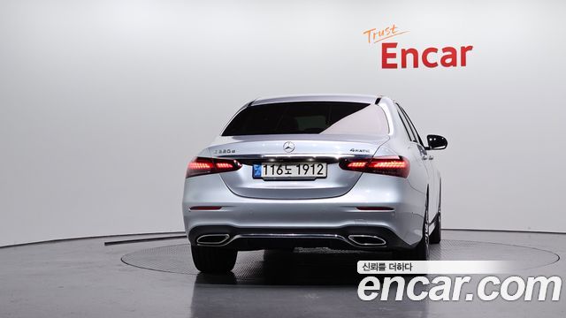 Mercedes-Benz E-Class W213 E220d 4MATIC AMG Line - фото 3