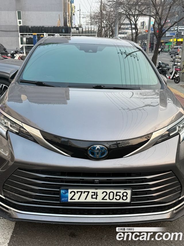 Toyota Sienna 4-го поколения 2.5 Hybrid AWD - фото 2