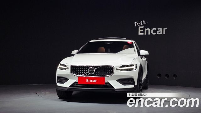 Volvo V60 Cross Country 2-го поколения B5 Ultra AWD - фото 2