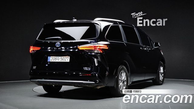 Toyota Sienna 4-го поколения 2.5 Hybrid AWD - фото 1