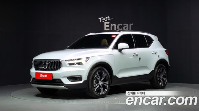 Volvo XC40 B4 Inscription - фото 0