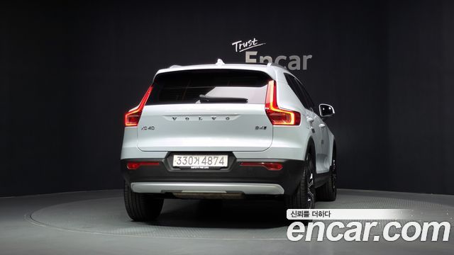 Volvo XC40 B4 Inscription - фото 3