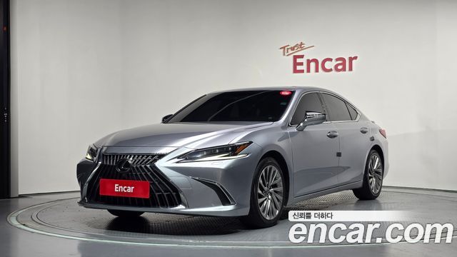 Lexus ES 300h 7-го поколения Executive - фото 0