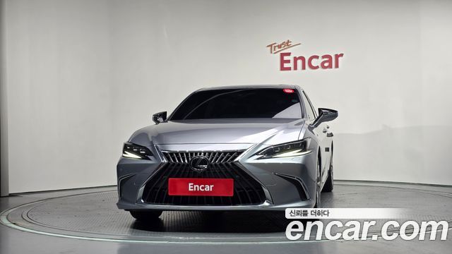 Lexus ES 300h 7-го поколения Executive - фото 2