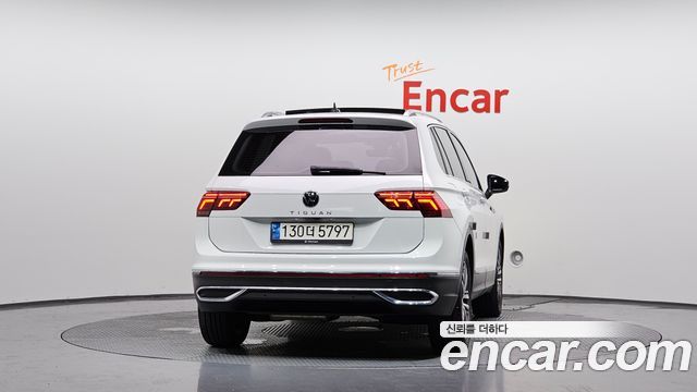 Volkswagen Tiguan 2-го поколения 2.0 TDI Prestige - фото 3