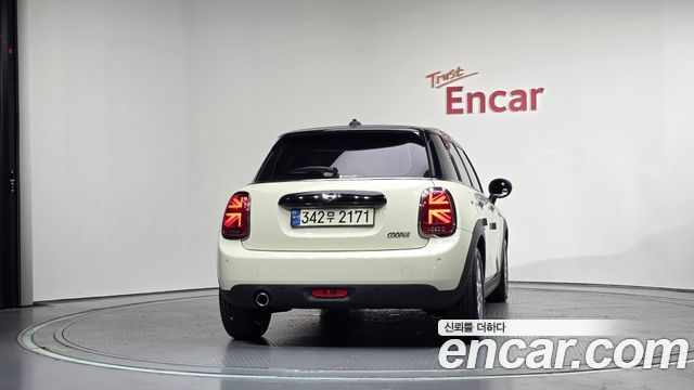 Mini Cooper 5Door HIGH 3rd - фото 3