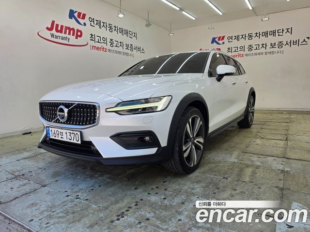 Volvo V60 Cross Country 2-го поколения B5 Pro AWD - фото 0