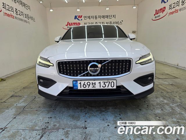 Volvo V60 Cross Country 2-го поколения B5 Pro AWD - фото 1