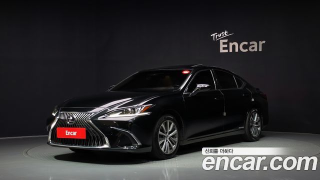 Lexus ES 300h 7-го поколения Supreme - фото 0