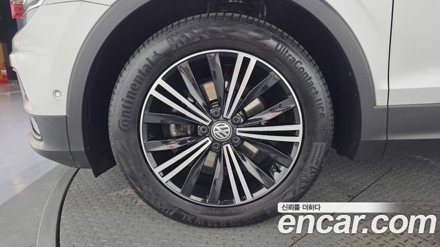 Volkswagen Tiguan 2-го поколения 2.0 TDI Prestige - фото 4