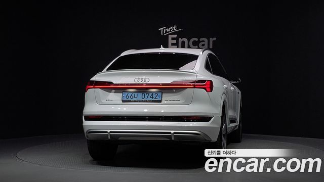 Audi e-Tron 55 Quattro Sportback - фото 3