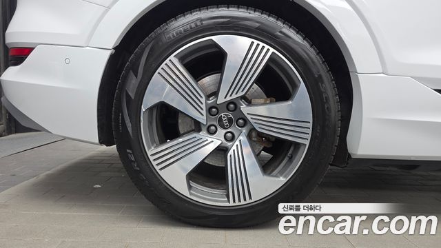 Audi e-Tron 55 Quattro Sportback - фото 4