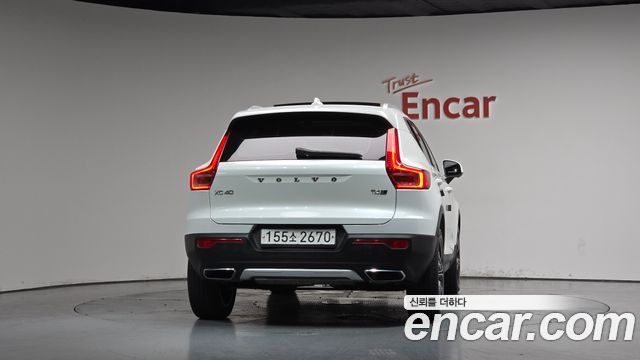 Volvo XC40 T4 Inscription - фото 2