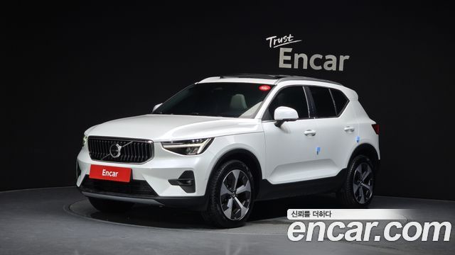 Volvo XC40 B4 Ultimate Bright - фото 0