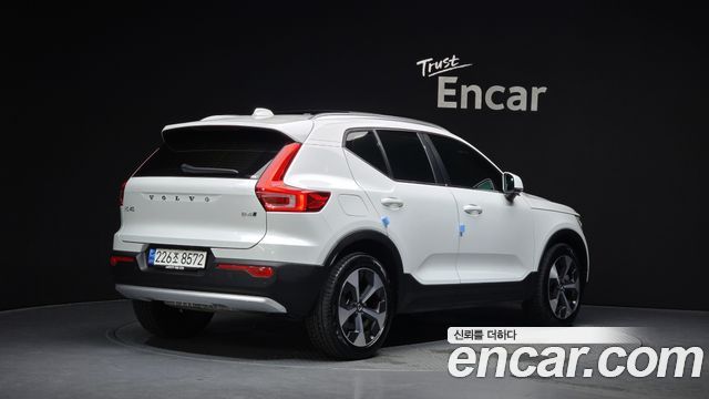 Volvo XC40 B4 Ultimate Bright - фото 1