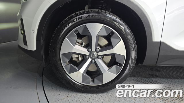 Volvo XC40 B4 Ultimate Bright - фото 4