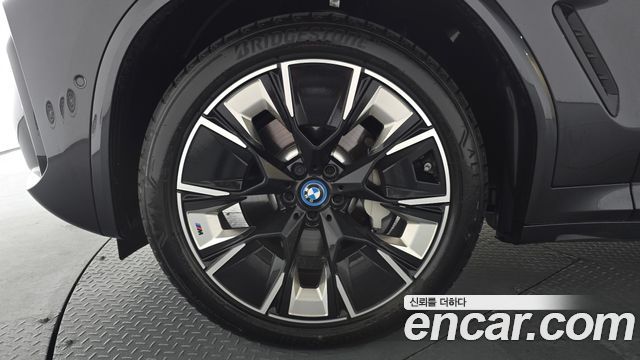 BMW iX3 M Sports - фото 4