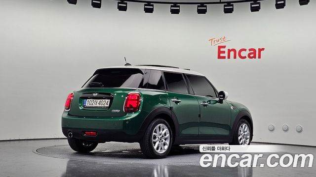 Mini Cooper 5Door HIGH 3rd - фото 0