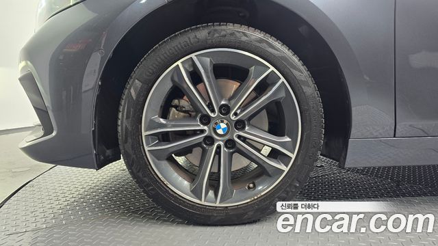 BMW 1 Series F40 118d Sport - фото 4