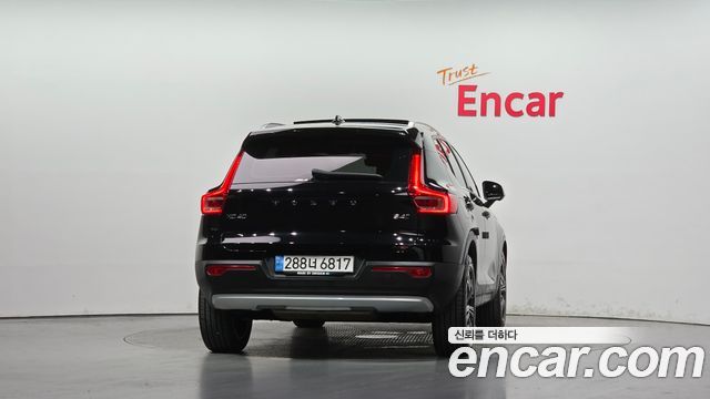 Volvo XC40 B4 Inscription - фото 3