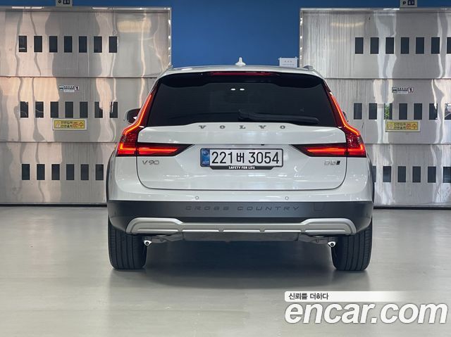 Volvo V90 Cross Country B5 Ultra AWD - фото 3