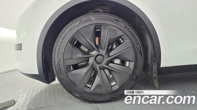 Tesla Model Y RWD - фото 4