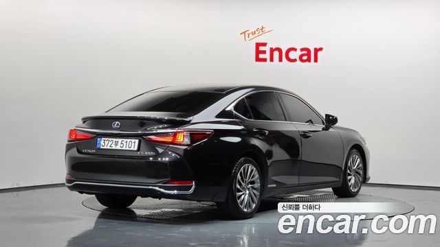 Lexus ES 300h 7-го поколения Executive - фото 1