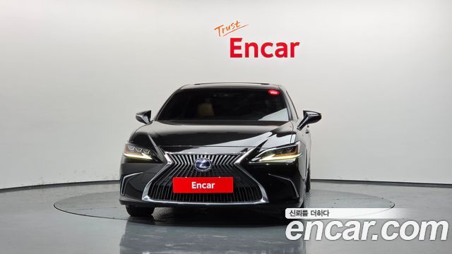 Lexus ES 300h 7-го поколения Executive - фото 2