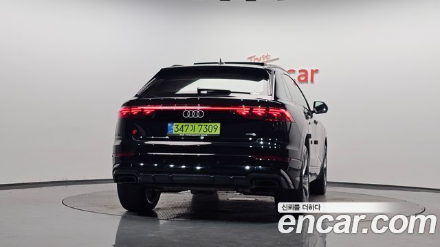 Audi Q8 55 TFSI Quattro Premium - фото 2