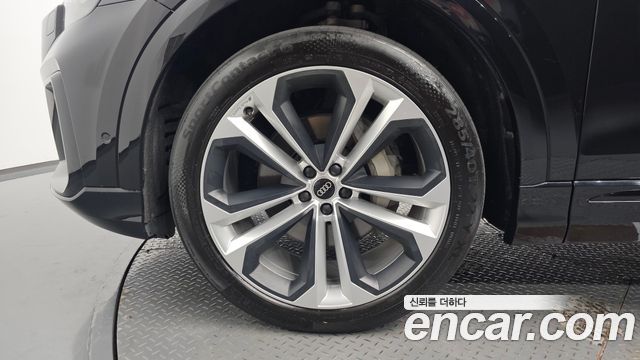 Audi Q8 55 TFSI Quattro Premium - фото 3