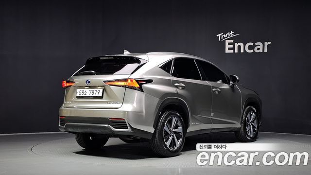 Lexus NX 300h Supreme - фото 1